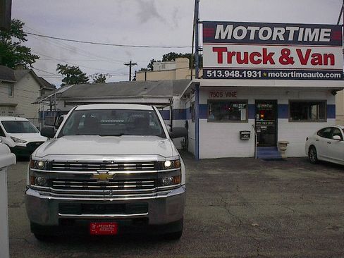 Used 2018 Chevrolet Silverado 2500 W/T RWD image 2