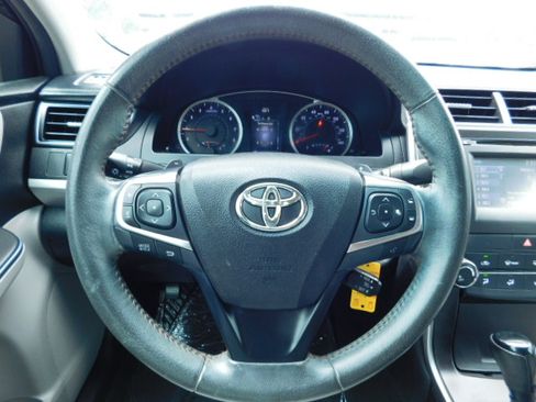 Used 2017 Toyota Camry SE Sedan 4D FWD image 14