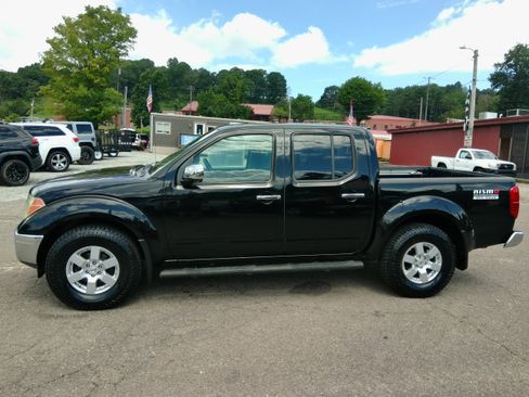Used 2007 Nissan Frontier 4x4 Crew Cab NISMO image 2