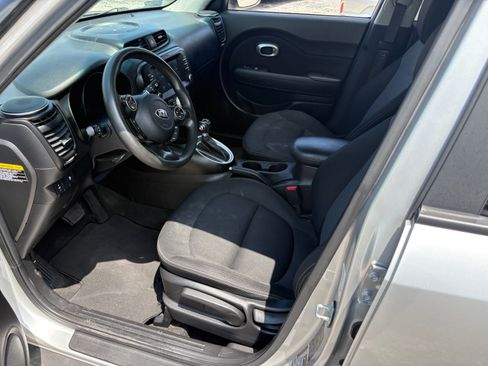 Used 2019 Kia Soul + FWD image 6