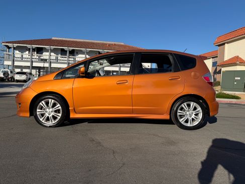 Used 2011 Honda Fit Sport image 3