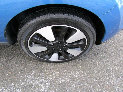 Used 2016 Kia Soul + image 10