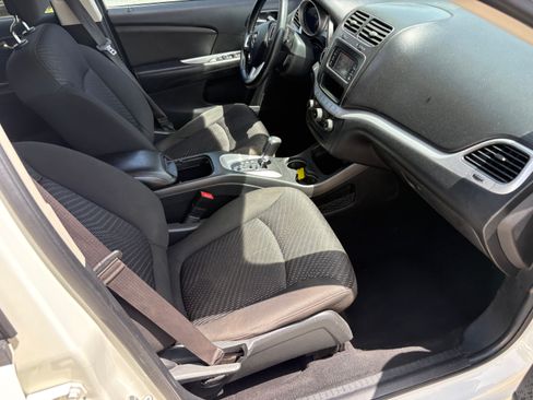 Used 2018 Dodge Journey FWD SE image 9