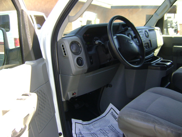 Used 2009 Ford E-350 and Econoline 350 Extended Wagon Super Duty RWD image 10