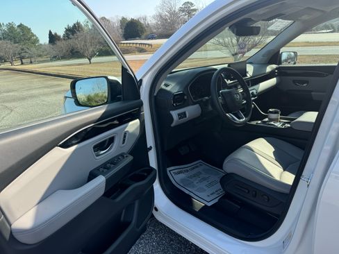 Used 2025 Honda Pilot Touring image 12