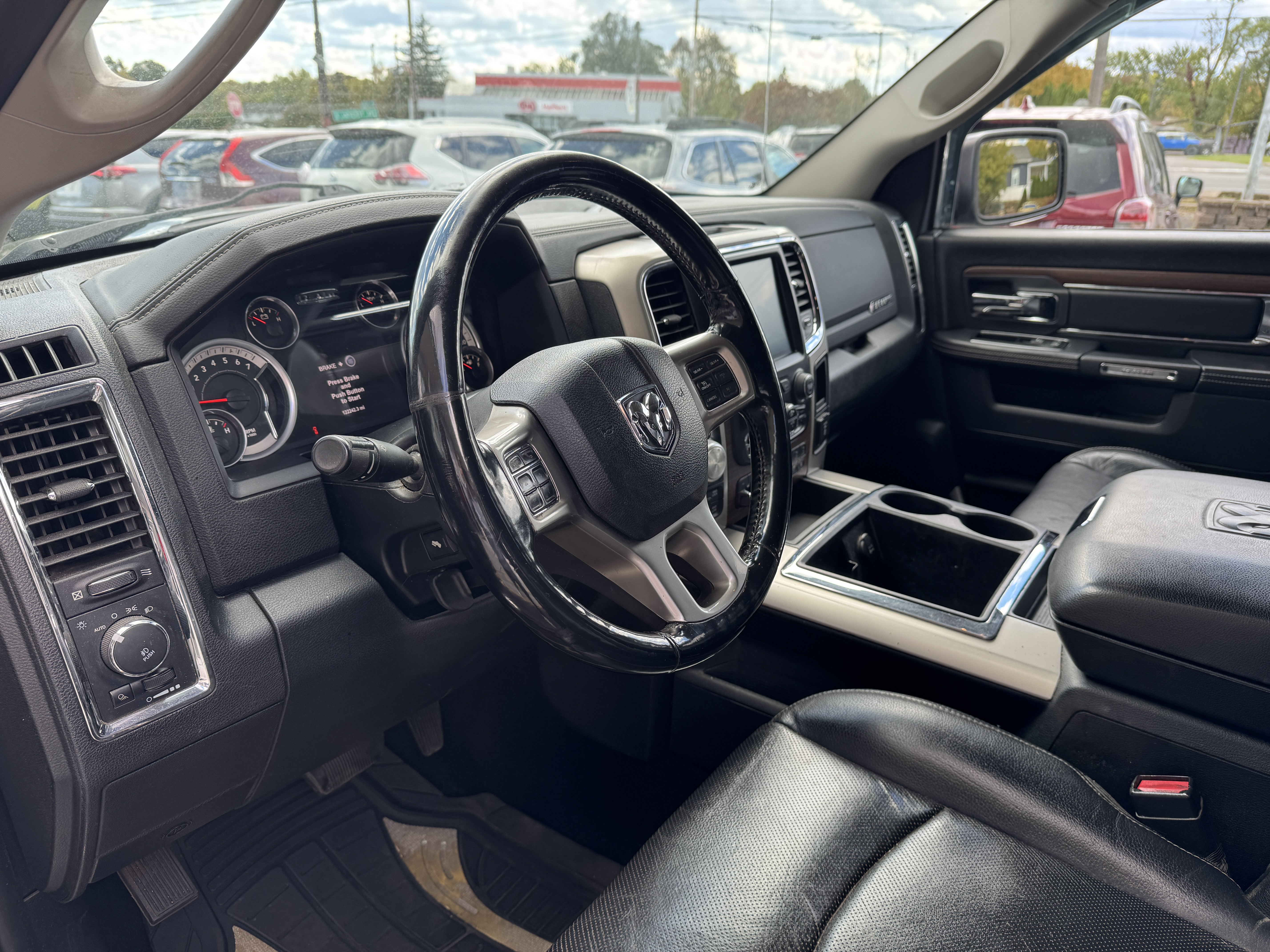 Used 2015 RAM 1500 4x4 Crew Cab Laramie image 8