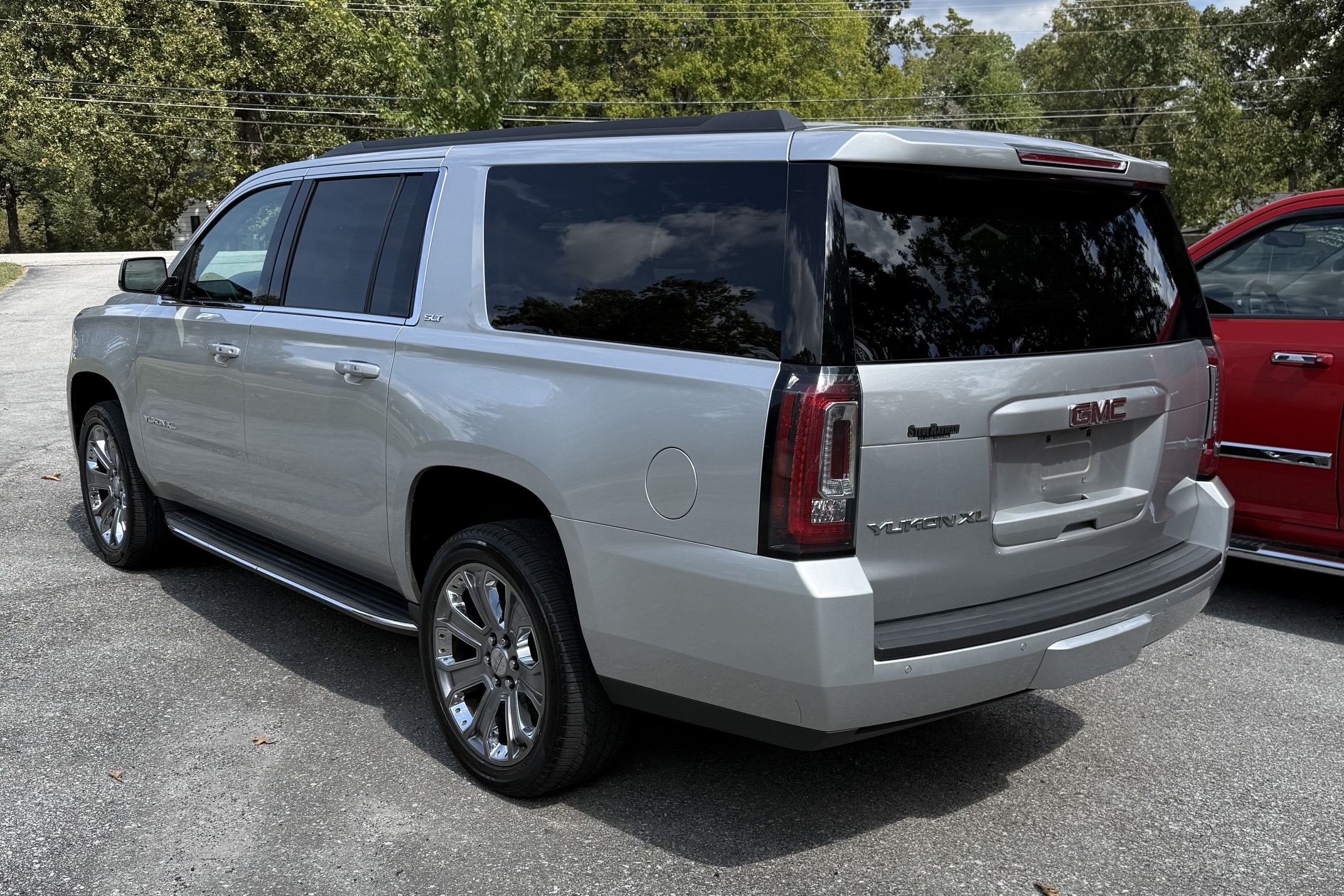 Used 2016 GMC Yukon XL 2WD SLT image 2