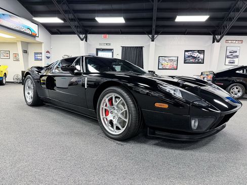 Used 2005 Ford GT RWD image 35