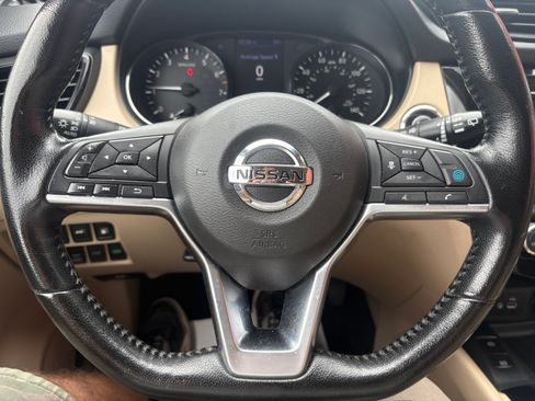 Used 2020 Nissan Rogue AWD SV image 15