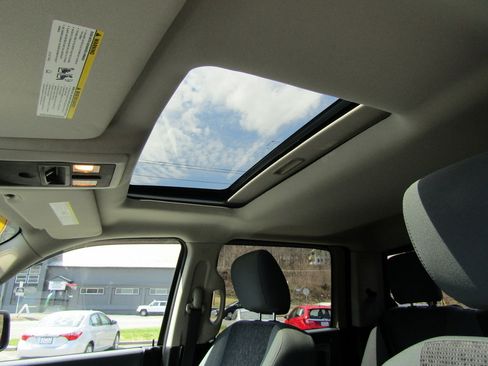 Used 2015 RAM 1500 SLT image 20