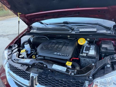 Used 2018 Dodge Grand Caravan SXT image 13