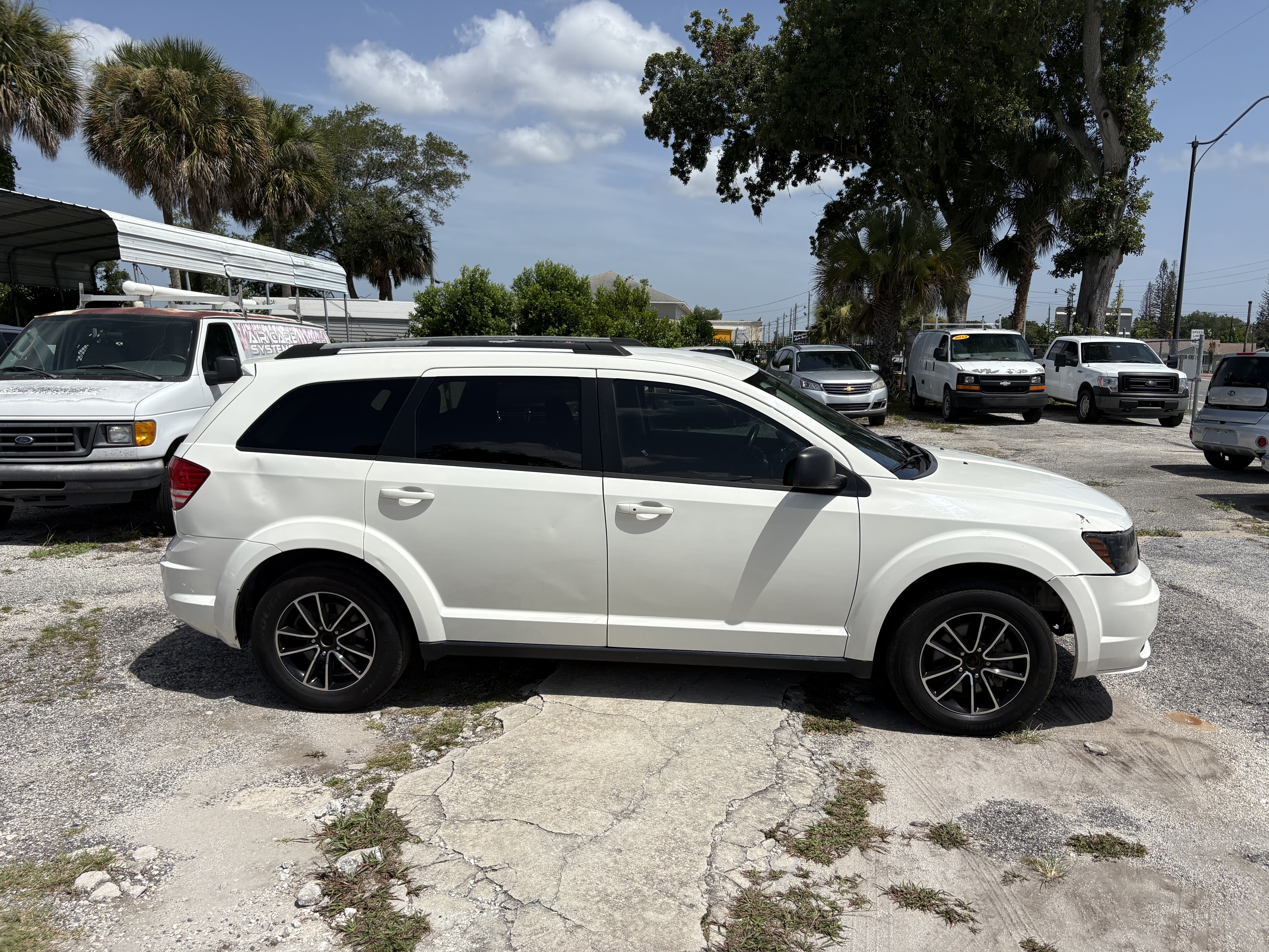Used 2018 Dodge Journey FWD SE image 3