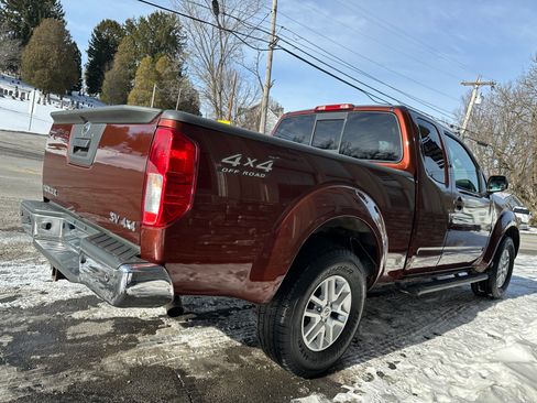 Used 2017 Nissan Frontier SV image 4