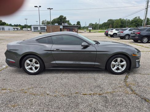 Used 2018 Ford Mustang Coupe RWD image 3