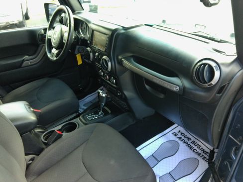 Used 2017 Jeep Wrangler Unlimited Sport S image 40