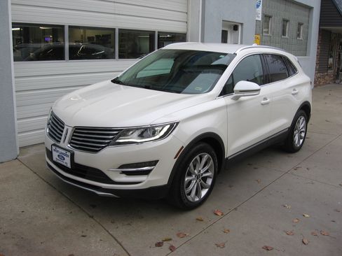 Used 2017 Lincoln MKC Select image 1