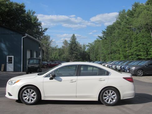 Used 2017 Subaru Legacy 2.5i AWD/4WD image 3