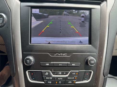 Used 2020 Ford Fusion SE FWD image 18