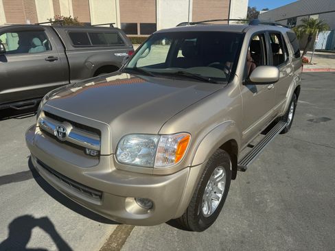 Used 2005 Toyota Sequoia SR5 image 4