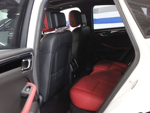 Used 2020 Porsche Macan S AWD/4WD image 30