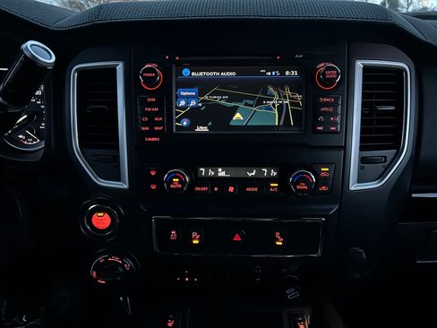 Used 2018 Nissan Titan XD SV image 12