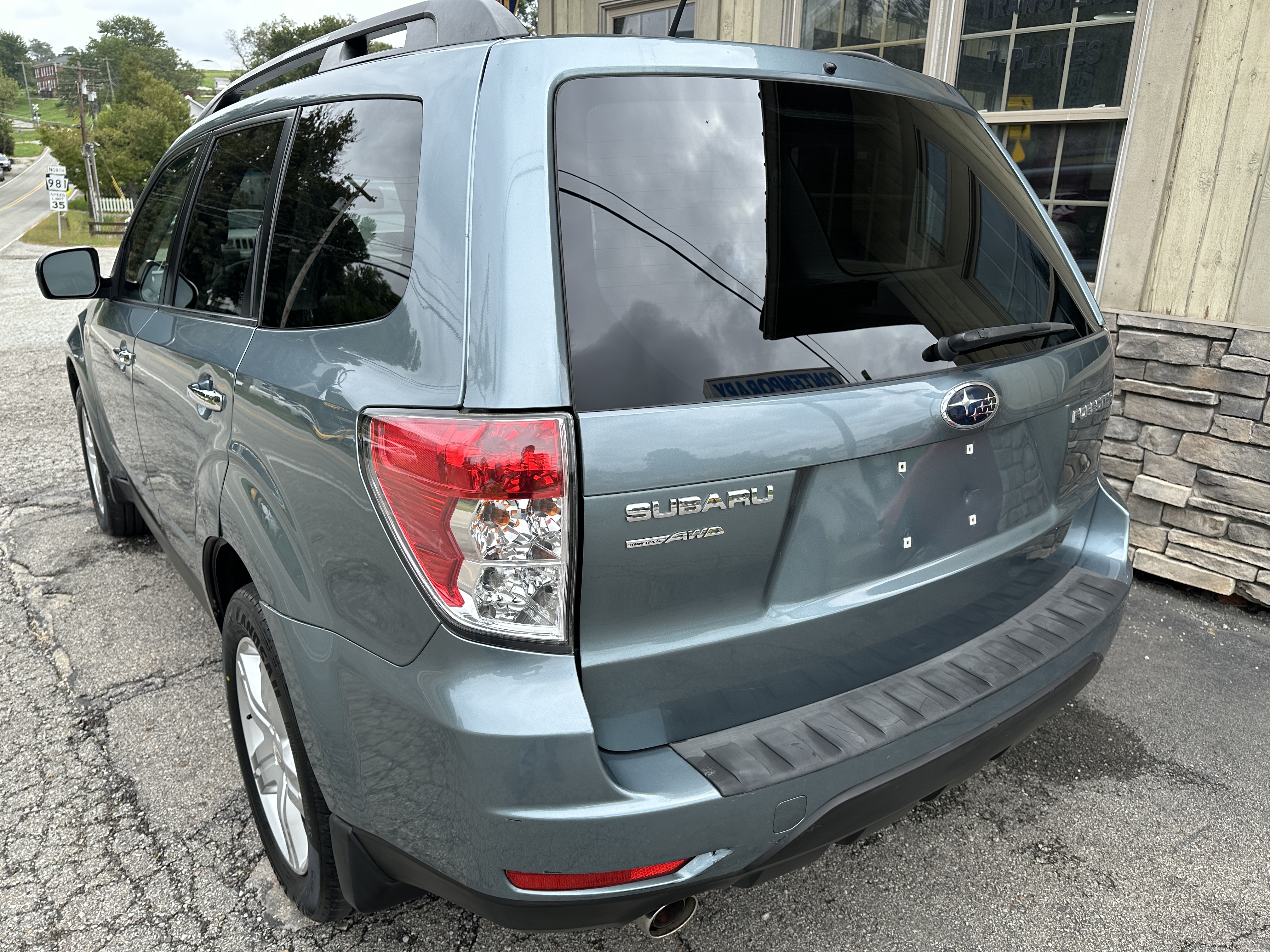 Used 2010 Subaru Forester 2.5X Limited AWD/4WD image 8