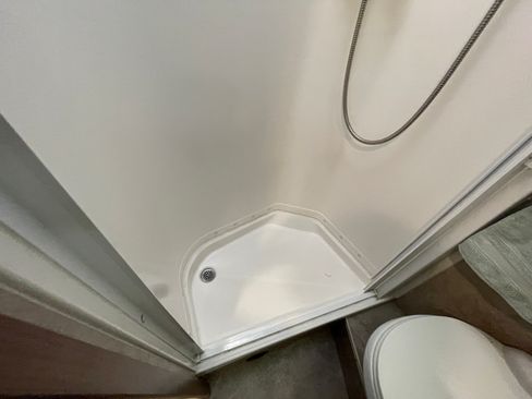 Used 2015 Mercedes-Benz Sprinter 4500 image 50