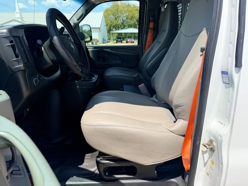 Used 2014 Chevrolet Express 2500 RWD image 9