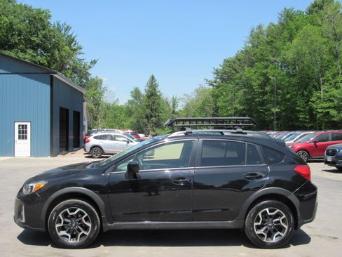 Used 2017 Subaru Crosstrek 2.0i Premium AWD/4WD image 3