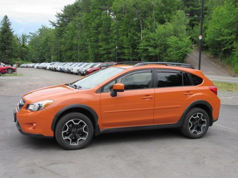 Used 2013 Subaru XV Crosstrek 2.0i Premium AWD/4WD image 2