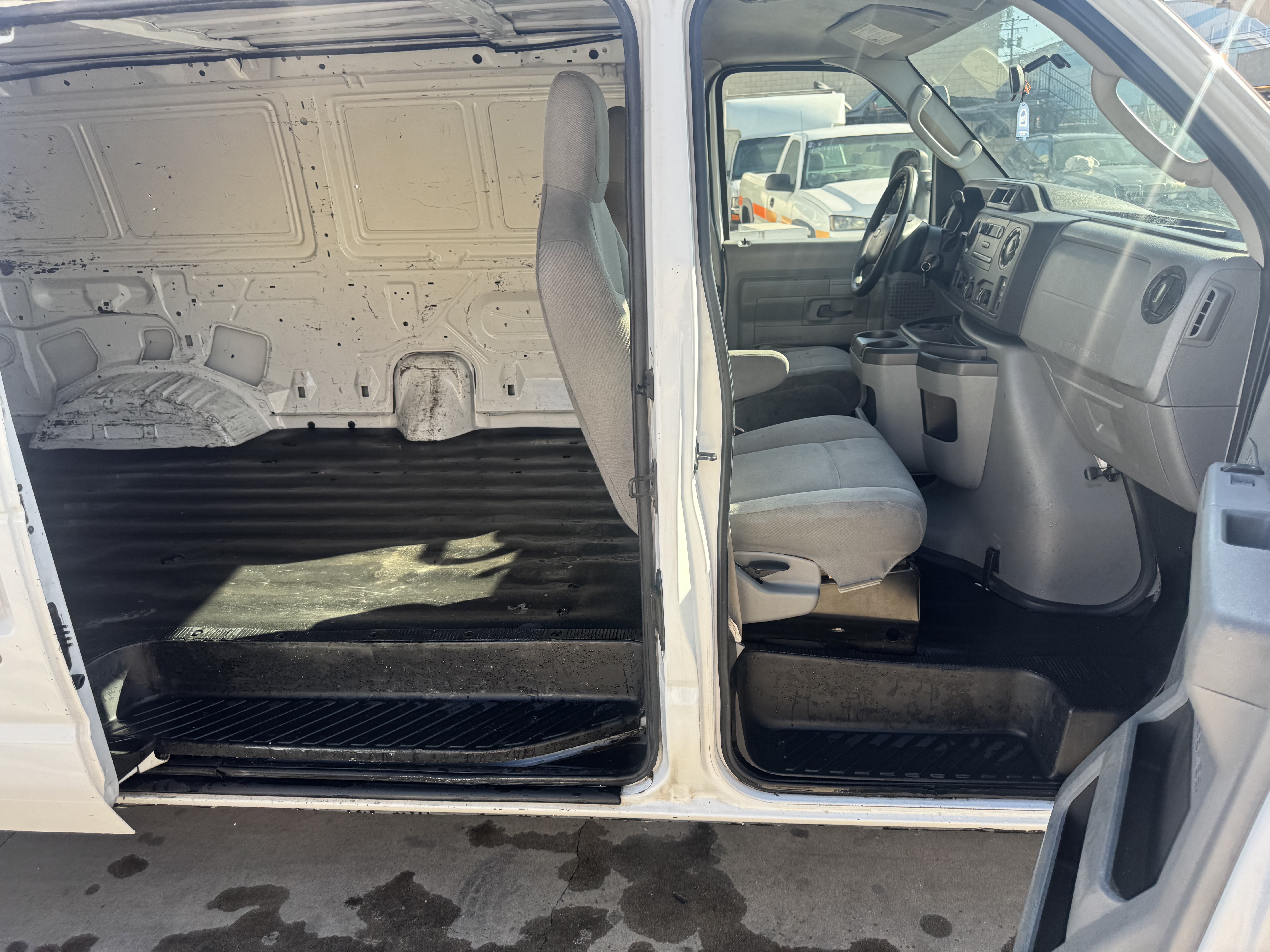 Used 2014 Ford E-250 and Econoline 250 UNAVAIL RWD image 9