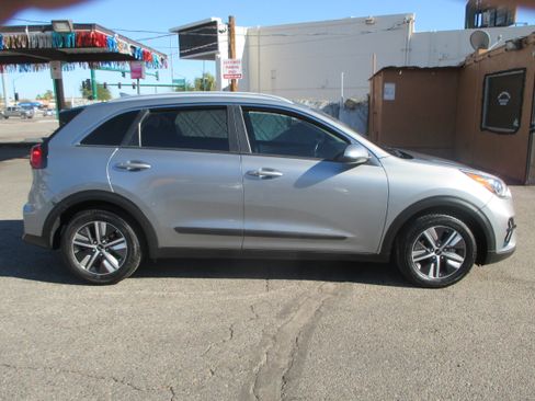 Used 2022 Kia Niro LXS image 1