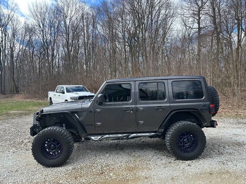 Used 2020 Jeep Wrangler Unlimited Sahara w/ Altitude image 2