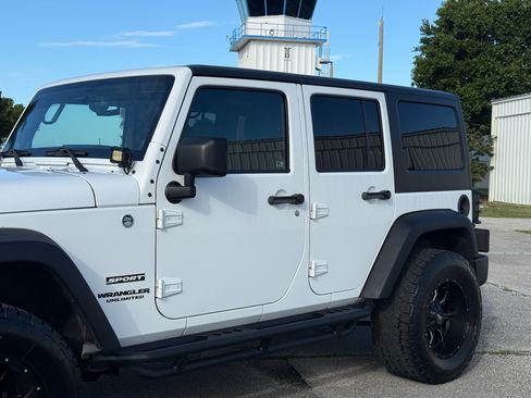 Used 2013 Jeep Wrangler Unlimited Sport image 21