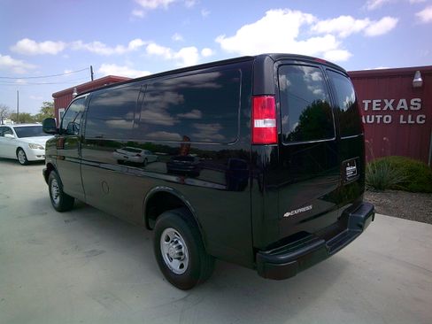 Used 2019 Chevrolet Express 2500 RWD image 4