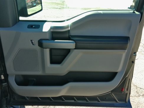 Used 2015 Ford F150 XLT image 34