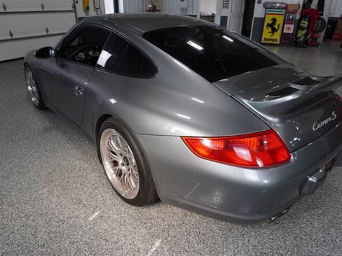 Used 2005 Porsche 911 Carrera S RWD image 18