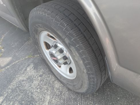 Used 2006 GMC Savana 3500 LS image 15