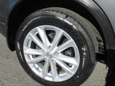 Used 2017 Nissan Rogue Sport SV image 24