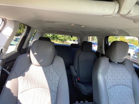Used 2012 GMC Acadia SLE image 12