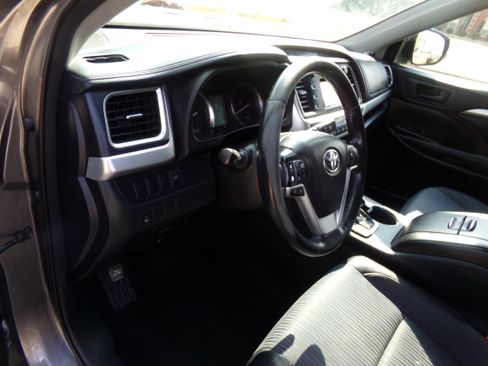 Used 2015 Toyota Highlander LE Plus image 9