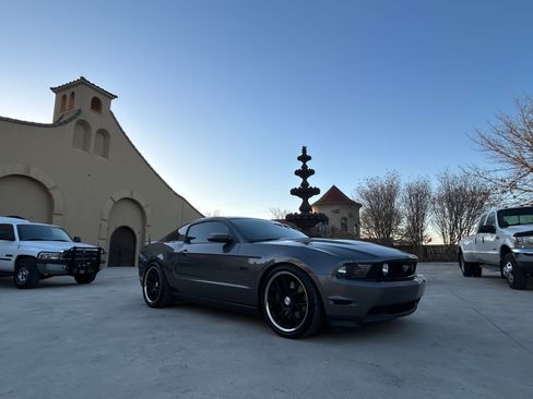 Used 2011 Ford Mustang GT Premium image 14