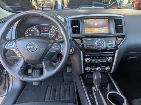 Used 2020 Nissan Pathfinder 4WD SV image 10