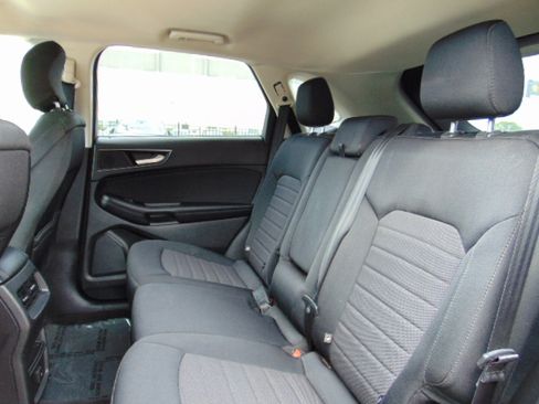 Used 2015 Ford Edge SE image 23