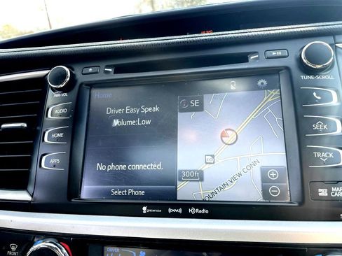 Used 2017 Toyota Highlander SE image 17