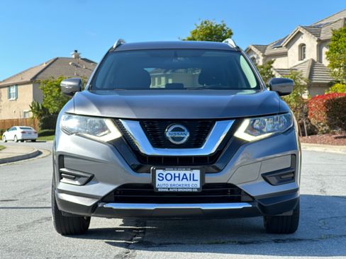 Used 2018 Nissan Rogue image 4