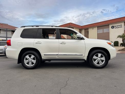 Used 2013 Toyota Land Cruiser image 17