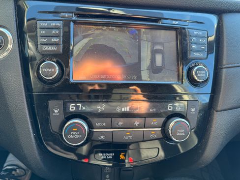 Used 2017 Nissan Rogue SV image 17
