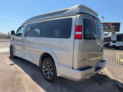 Used 2023 Chevrolet Express 2500 LT image 3