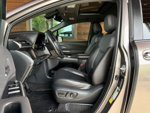 Used 2021 Toyota Sienna XSE AWD w/ Plus Package image 9